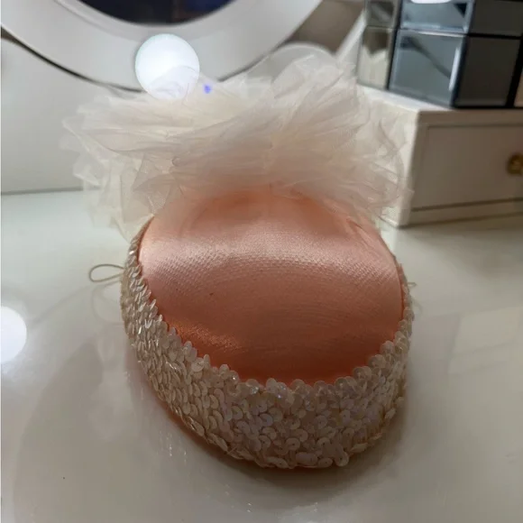 Chic Peach Fascinator 1950 Hat & Strapless ASOS Cocktail  display picture 2